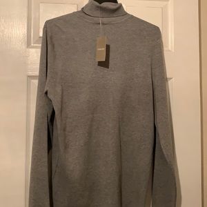 Chico’s New lightweight Grey turtleneck